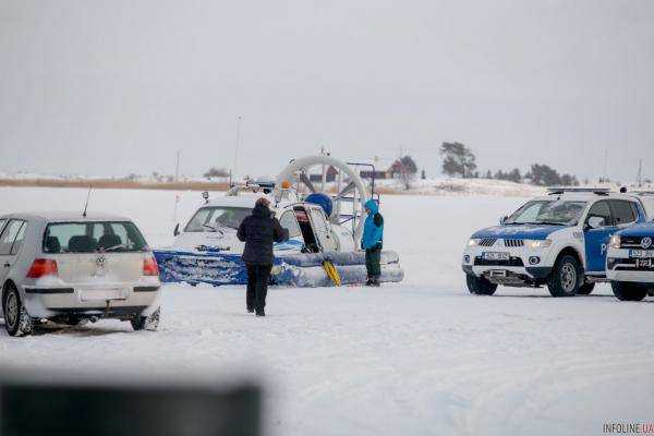 В Эстонии автобус с туристами провалился под лед: есть погибшие