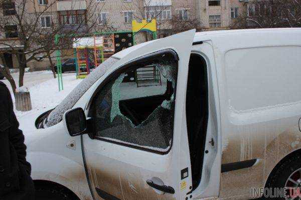 В Бердичеве неизвестные бьют автомобили: за ночь пострадало больше десяти машин