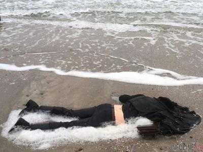 На пляже "Золотой берег" в Одессе нашли труп молодой девушки