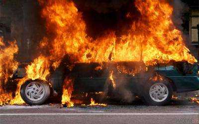 На паркинге в Киеве сгорело две иномарки