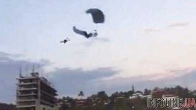 Смертельное столкновение парашютисток: опубликовано шокирующее видео
