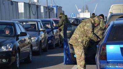 В очередях на пунктах пропуска на Донбассе стоят 260 автомобилей