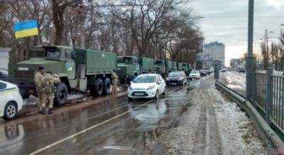 В Одессу въехала колонна военных: что происходит
