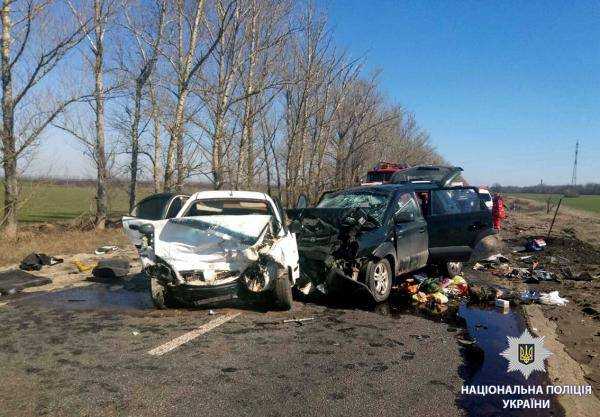 В Харьковской области два автомобиля столкнулись "лоб в лоб": четыре человека погибли, пятеро травмированы