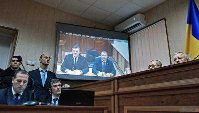 Защита Януковича покинула суд в знак протеста против начала стадии дебатов
