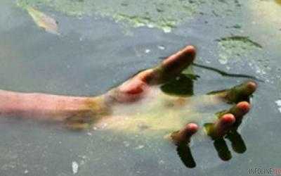 В Киеве рыбак вытащил из воды тело мужчины