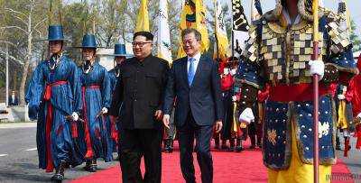 Война окончена, и не только: все итоги и кадры встречи Ким Чен Ына и Мун Чжэ Ина, которая войдет в историю