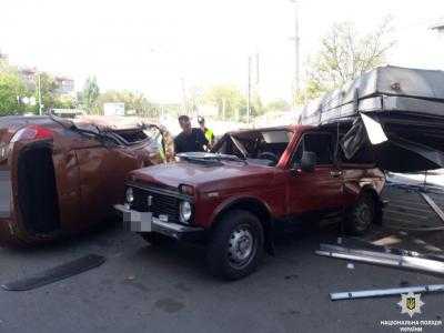 Ужасающее ДТП в Днепре: грузовик протаранил 10 автомобилей, есть жертвы. Фото, видео