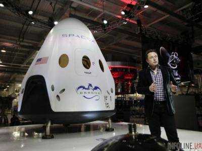Илон Маск показал новый космический грузовик Crew Dragon