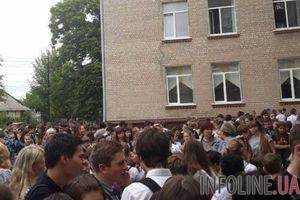 Распыление газа в школе в Харькове: госпитализировали 15 детей