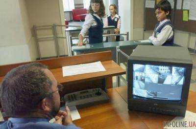 Отравление в школах: МОН призвало усилить охрану учебных заведений