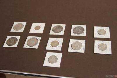 В "Борисполе" изъяли коллекцию серебряных монет Перу 1831 года