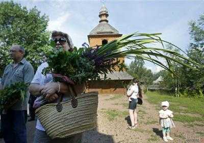 Украинцы сегодня отмечают Троицу
