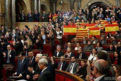 Новое каталонское правительство приняло присягу и объявило курс на независимость