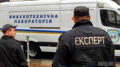 В Киеве эвакуировали персонал трех судов из-за минирования