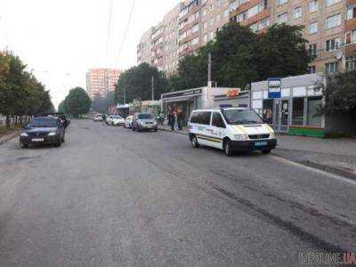 Во Львове таксиста застрелили на улице, а тело спрятали между киосков