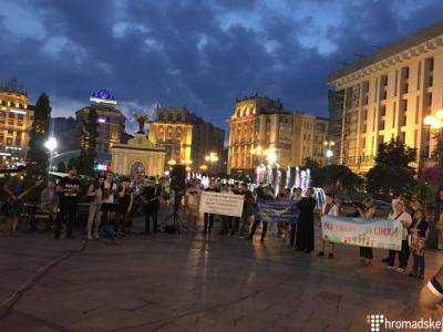 Протестанты на Майдане поют псалмы против КиевПрайда