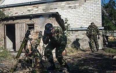 Боевики в Донбассе заняли один из частных домов и открыли огонь по местным