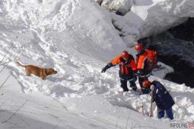 На Закарпатье выпал снег: спасатели эвакуируют детский лагерь