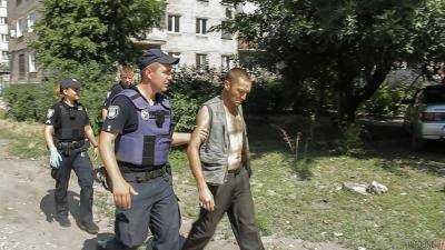 В Днепре компания выпивала рядом с трупом товарища
