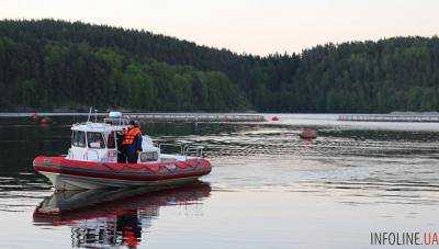 На озере в США опрокинулась лодка с туристами: 11 погибших