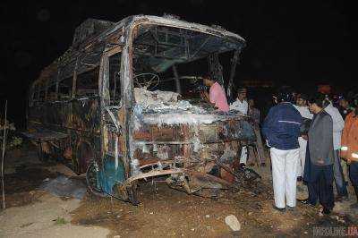 В Пакистане автобус столкнулся с топливной цистерной: есть жертвы