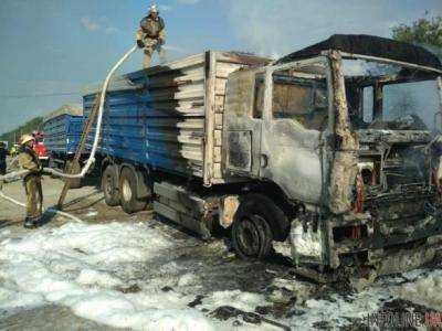 В Днепропетровской области на ходу загорелся грузовик
