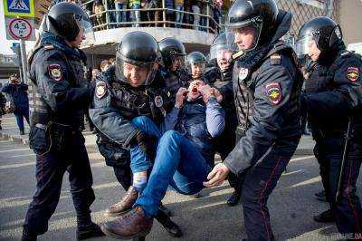 Сопротивлялся: в Москве материалы в отношении задержанного на митинге передали в СК РФ