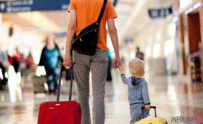 Родители, готовьтесь: вывозить детей за границу придется по новым правилам