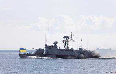 Азов наш: украинские военные корабли «взяли» Крымский мост