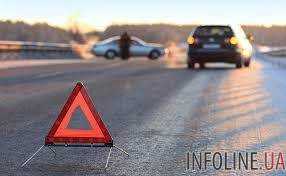 В Харьковской области автомобиль врезался в отбойник: двое погибших