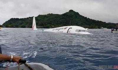 Пассажирский самолет упал в океан: кадры с места ЧП