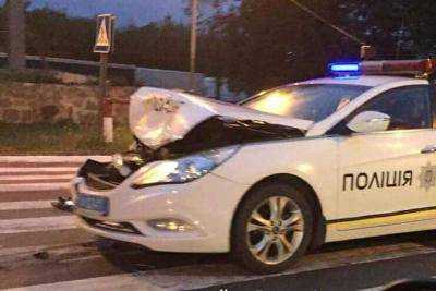 В Харькове автомобиль полиции попал в ДТП