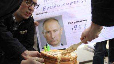 В Санкт-Петербурге задержали активистов, которые "приветствовали" Путина с днем ??рождения