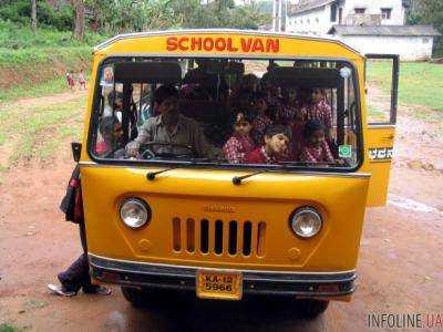 В Индии школьный автобус столкнулся с грузовиком: 20 детей получили ранения