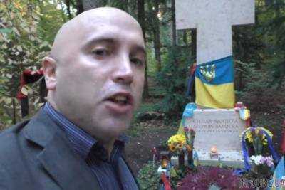 Російський пропагандист Грем Філліпс поглумився над могилою Степана Бандери
