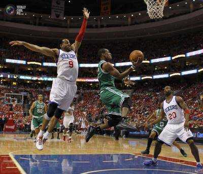 "Бостон" обыграл "Филадельфию" в матче-открытии сезона НБА