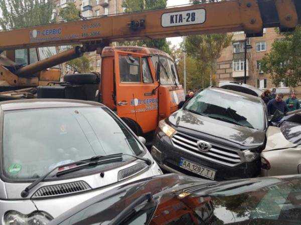 Месиво из 20 авто в Киеве: новые кадры и детали о пострадавших