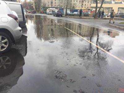 В центре Киева снова прорвало трубу