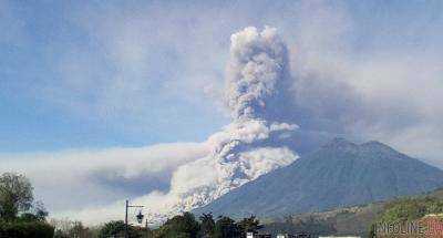 Извержение вулкана в Гватемале: появились впечатляющие кадры