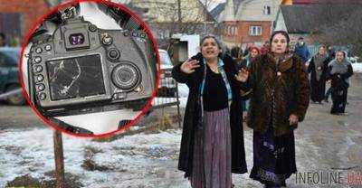 "Чуть не отобрали аппаратуру": на Закарпатье ромы напали на журналистов