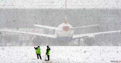 Снегопад вызвал задержки рейсов в аэропорту "Киев"