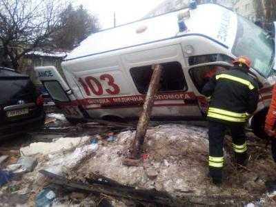 В Житомире столкнулись "скорая" и легковой автомобиль, пострадали 8 человек