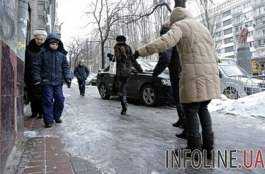 В Киеве более 2,5 тысячи человек травмировались из-за гололеда
