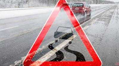 Водителей предупредили о мокрых дорогах