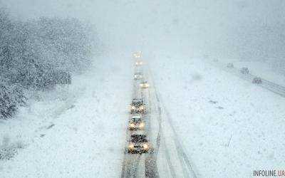 Непогода в Украине: уже в двух областях ограничили движение по автодорогам