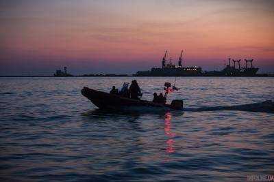 РФ с задержкой пропускает корабли в Азовском море