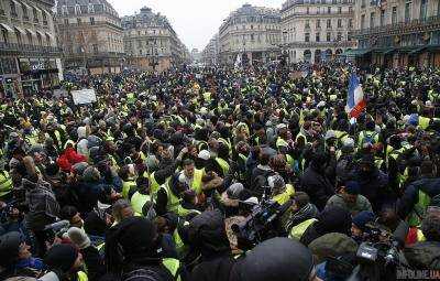 Во время протестов во Франции задержали уже 42 человека