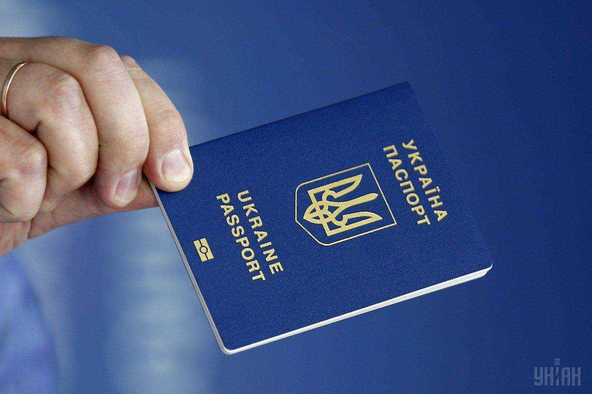 Український паспорт випередив російський за можливостями подорожувати світом - Порошенко
