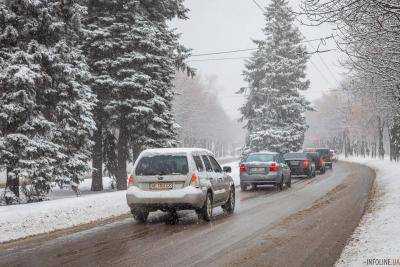 Днепр засыпало снегом: что происходит на дорогах